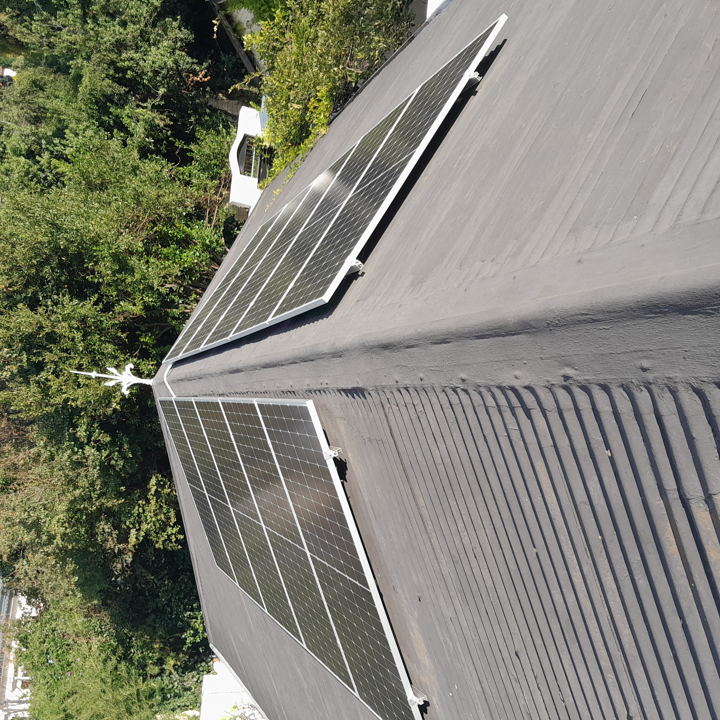 Dual-slope roof solar